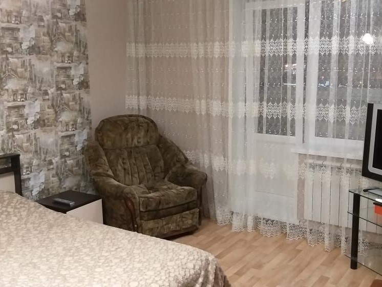Посуточно 1-комн. кв.с евроремонтом в Старом Осколе, р-н Лед.Дворца,М-н Солнечный,12. Без посредников и комиссий. Есть все условия для комфортного проживания: горячая вода, чистота, свежее постельное белье, 2ТV,DVD,WI-FI, стиральная машина, утюг, свч-печь