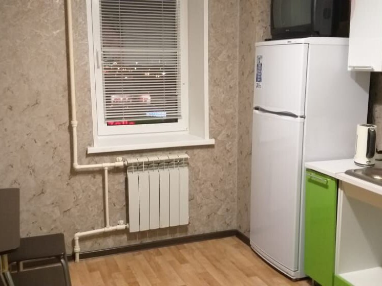 Посуточно 1-комн. кв.с евроремонтом в Старом Осколе, р-н Лед.Дворца,М-н Солнечный,12. Без посредников и комиссий. Есть все условия для комфортного проживания: горячая вода, чистота, свежее постельное белье, 2ТV,DVD,WI-FI, стиральная машина, утюг, свч-печь