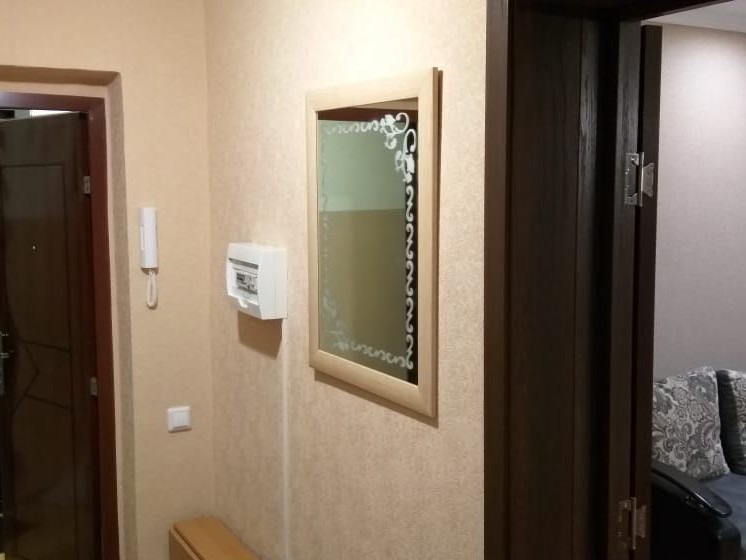Посуточно 1-комн. кв.с евроремонтом в Старом Осколе, р-н Лед.Дворца,М-н Солнечный,12. Без посредников и комиссий. Есть все условия для комфортного проживания: горячая вода, чистота, свежее постельное белье, 2ТV,DVD,WI-FI, стиральная машина, утюг, свч-печь